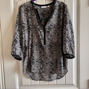 2/$16 New York & Company Gray Print V Neck Blouse; SZ S; Good Condition